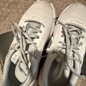 Under Armour Women's Light Gray Knit Lace-Up Sneakers